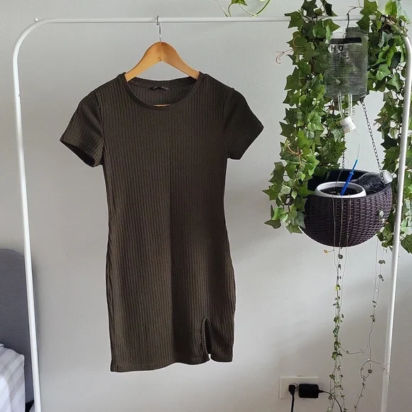 Mini dresses - Picture 5 of 5